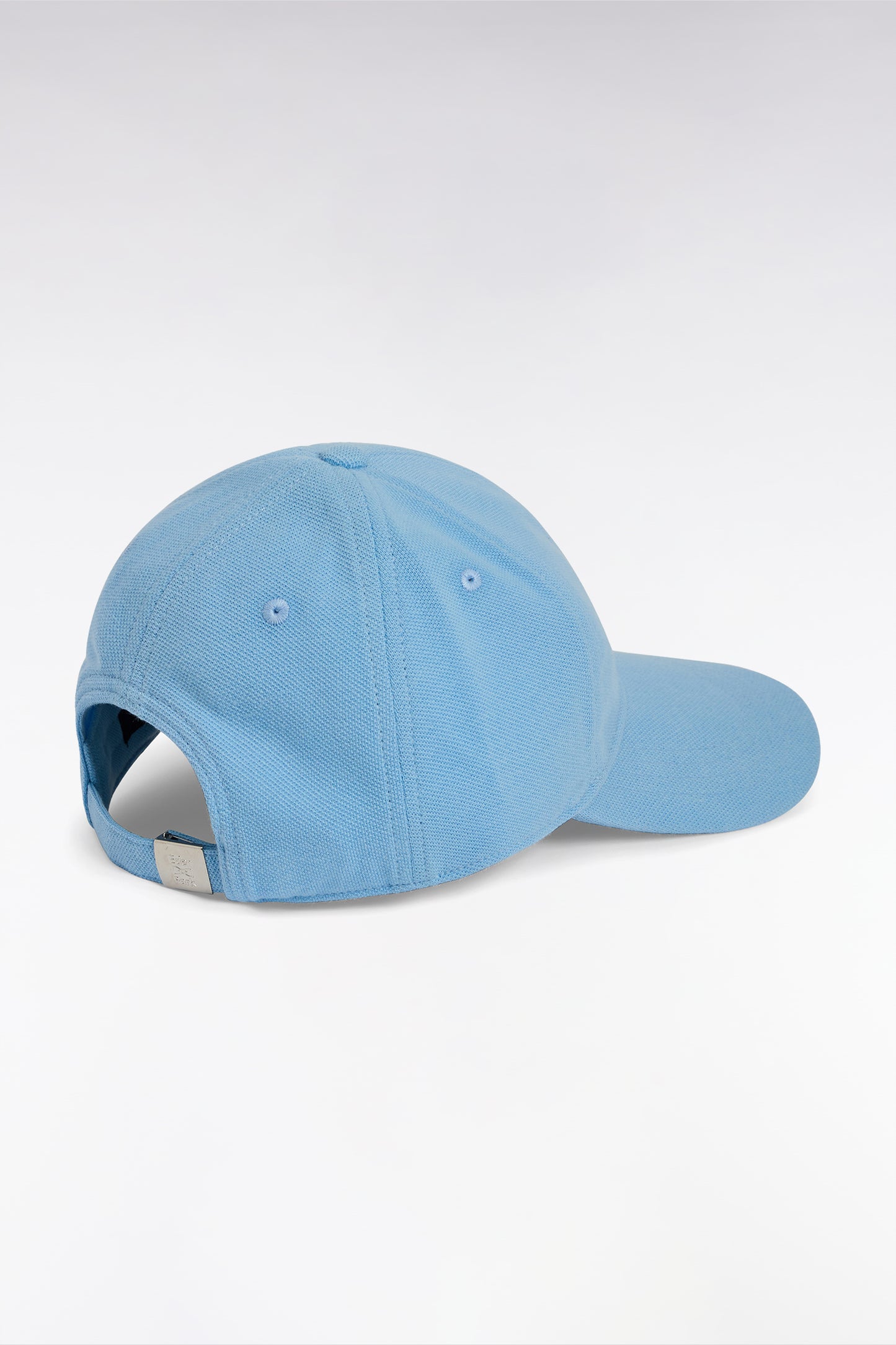 Casquette unie en piqué coton ciel broderie nœud papillon