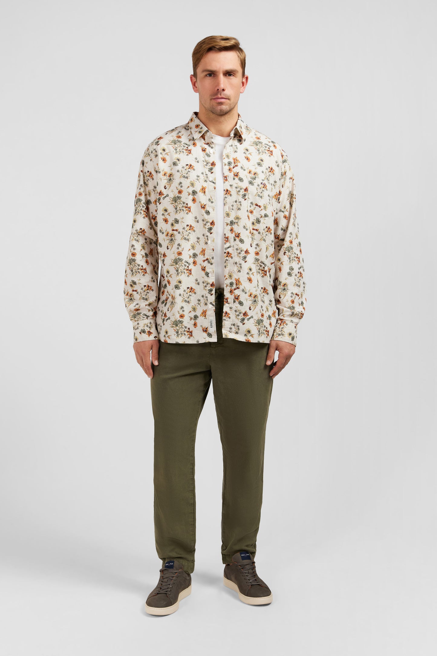 Chemise beige en coton flammé imprimée fleurs