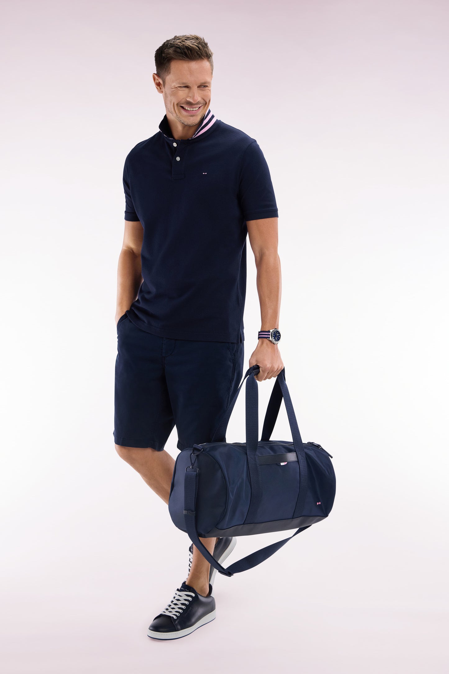 Sac de sport marine et noir en cuir et tissu