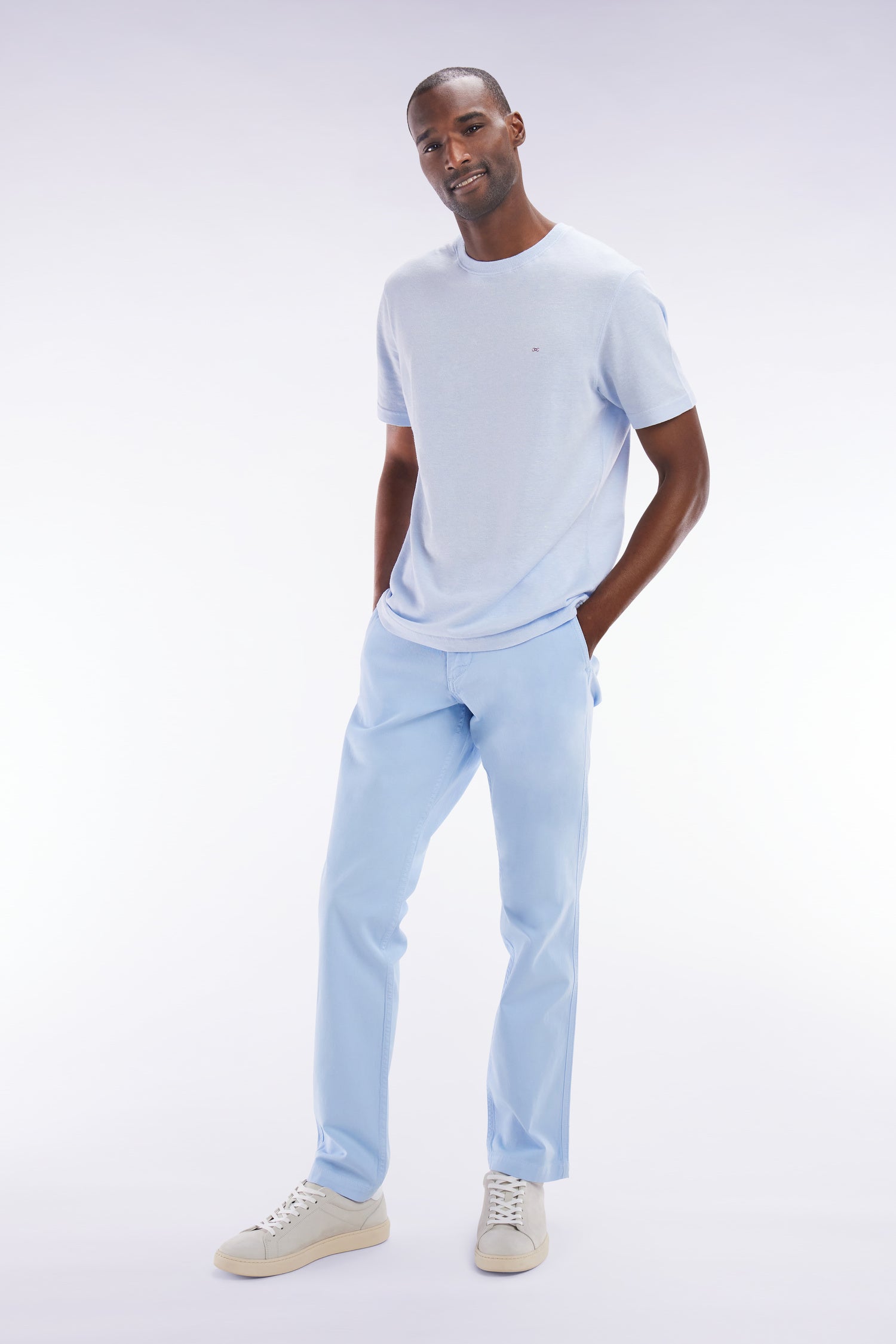 Pantalon chino sans pli en coton et lin stretch bleu ciel coupe droite