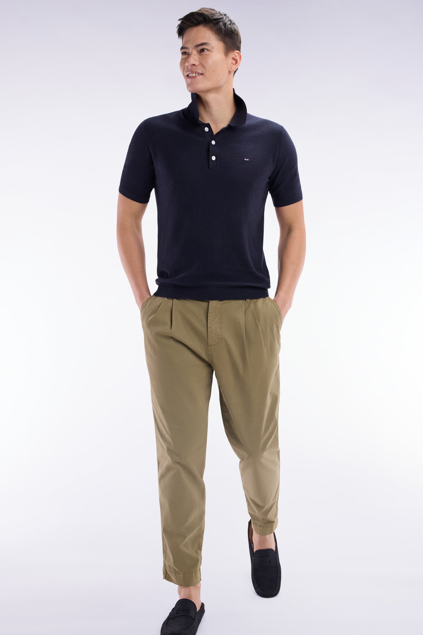 Pantalon chino à plis en coton stretch kaki coupe droite