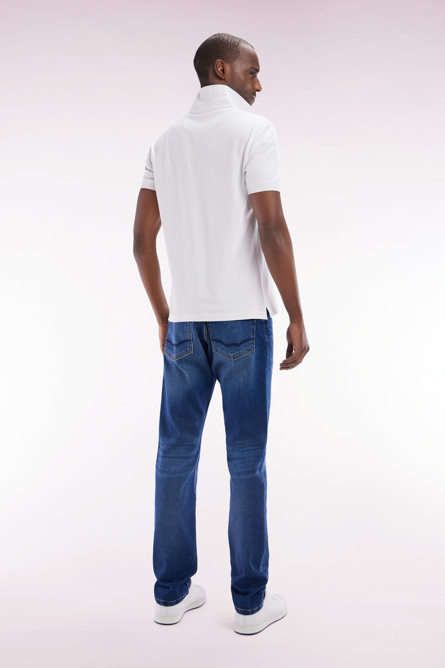 Jean 5 poches en denim stretch foncé coupe droite