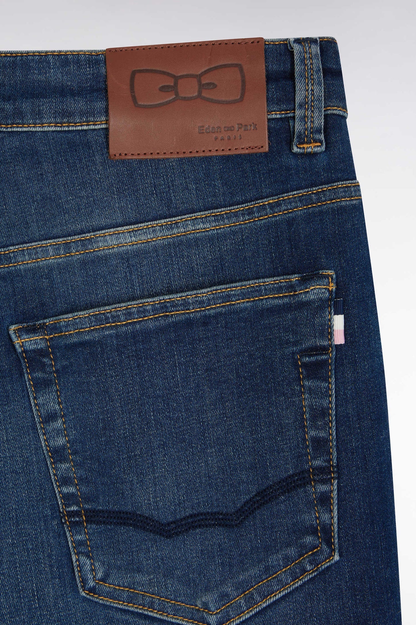 Jean 5 poches en denim stretch brut coupe slim