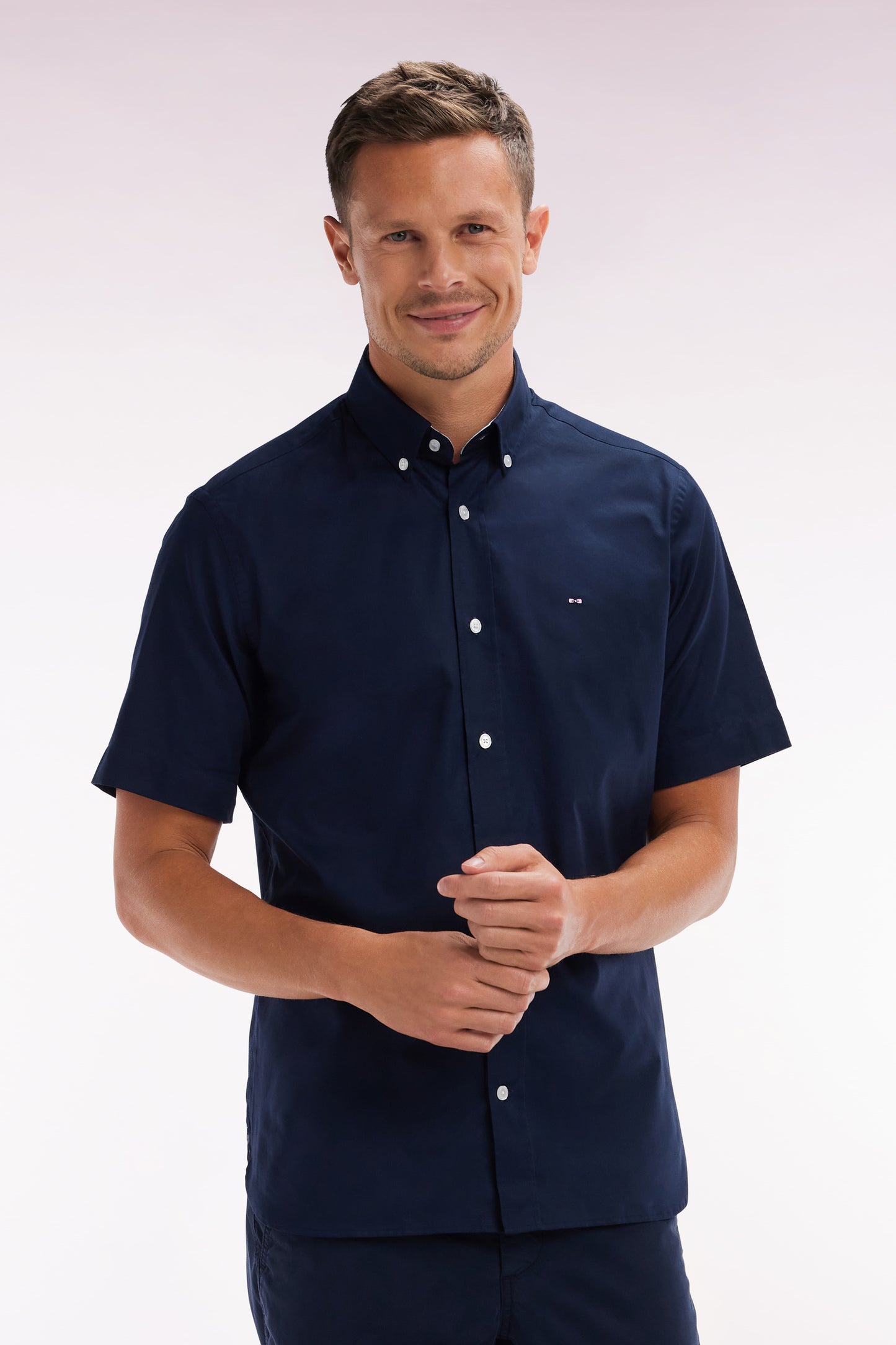 Chemise à manches courtes en popeline de coton marine broderie dos cerclée ciel