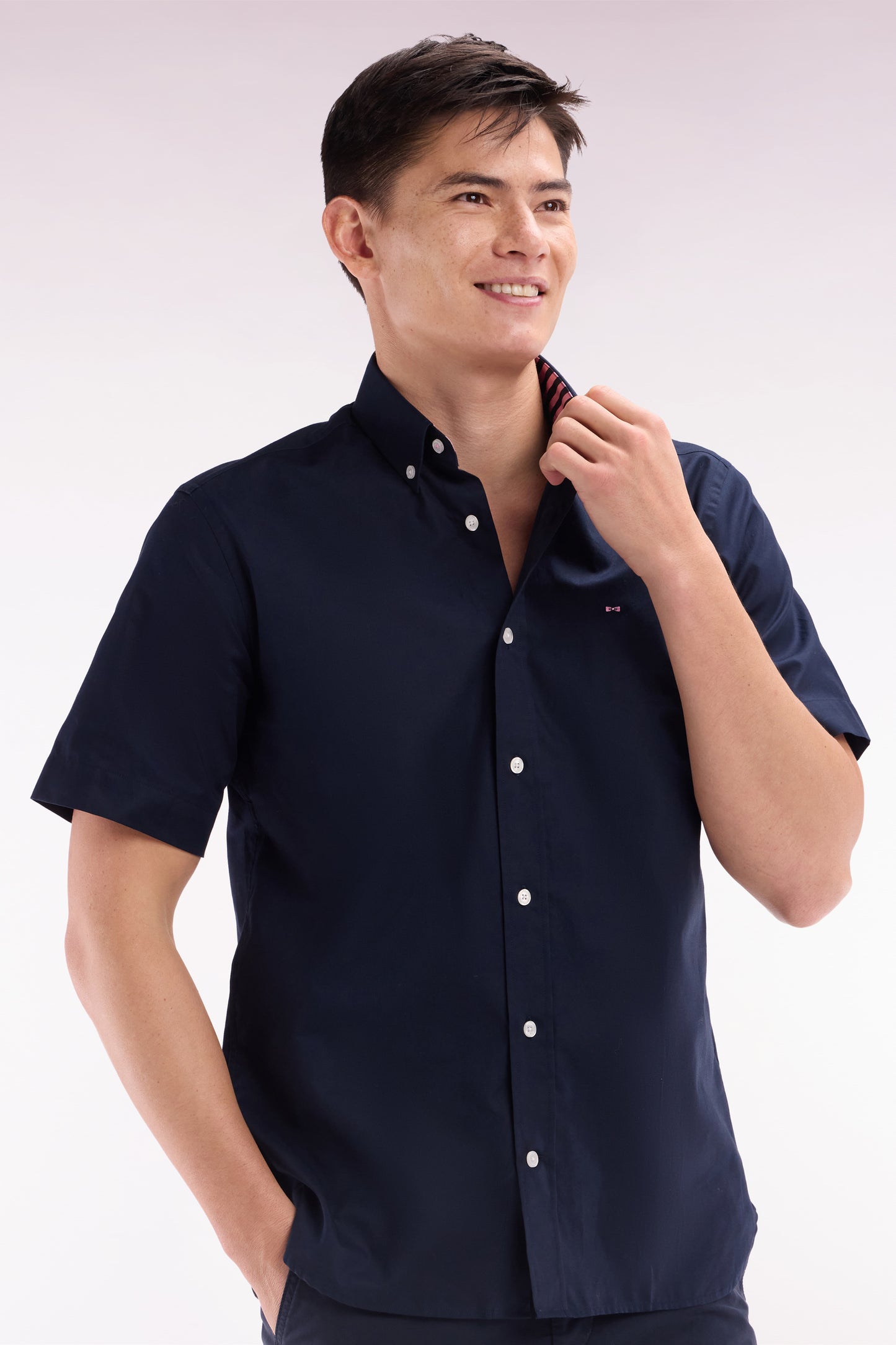 Chemise à manches courtes en coton marine broderie Eden Park coupe droite