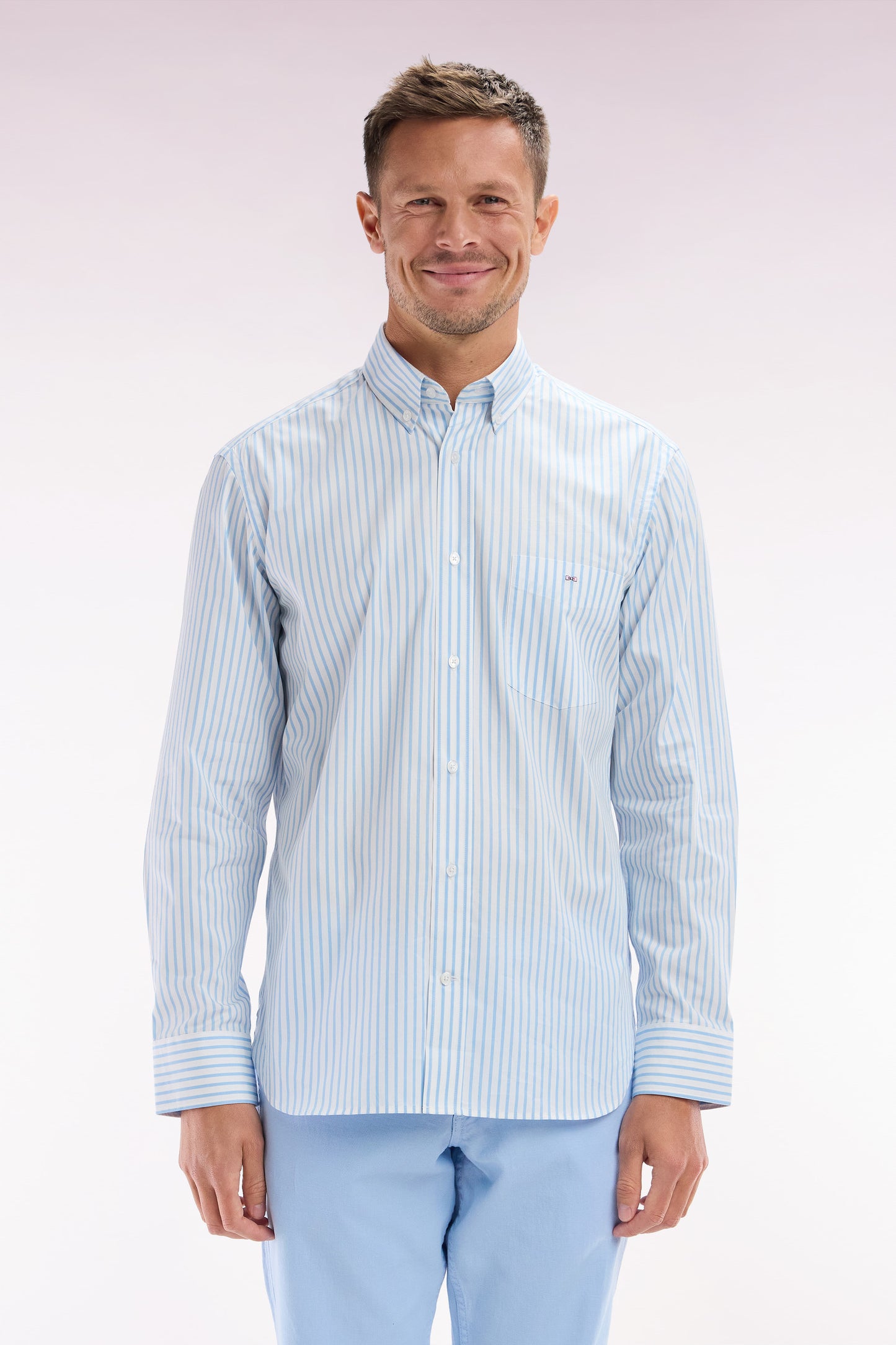 Chemise en coton rayée bleu ciel coupe droite