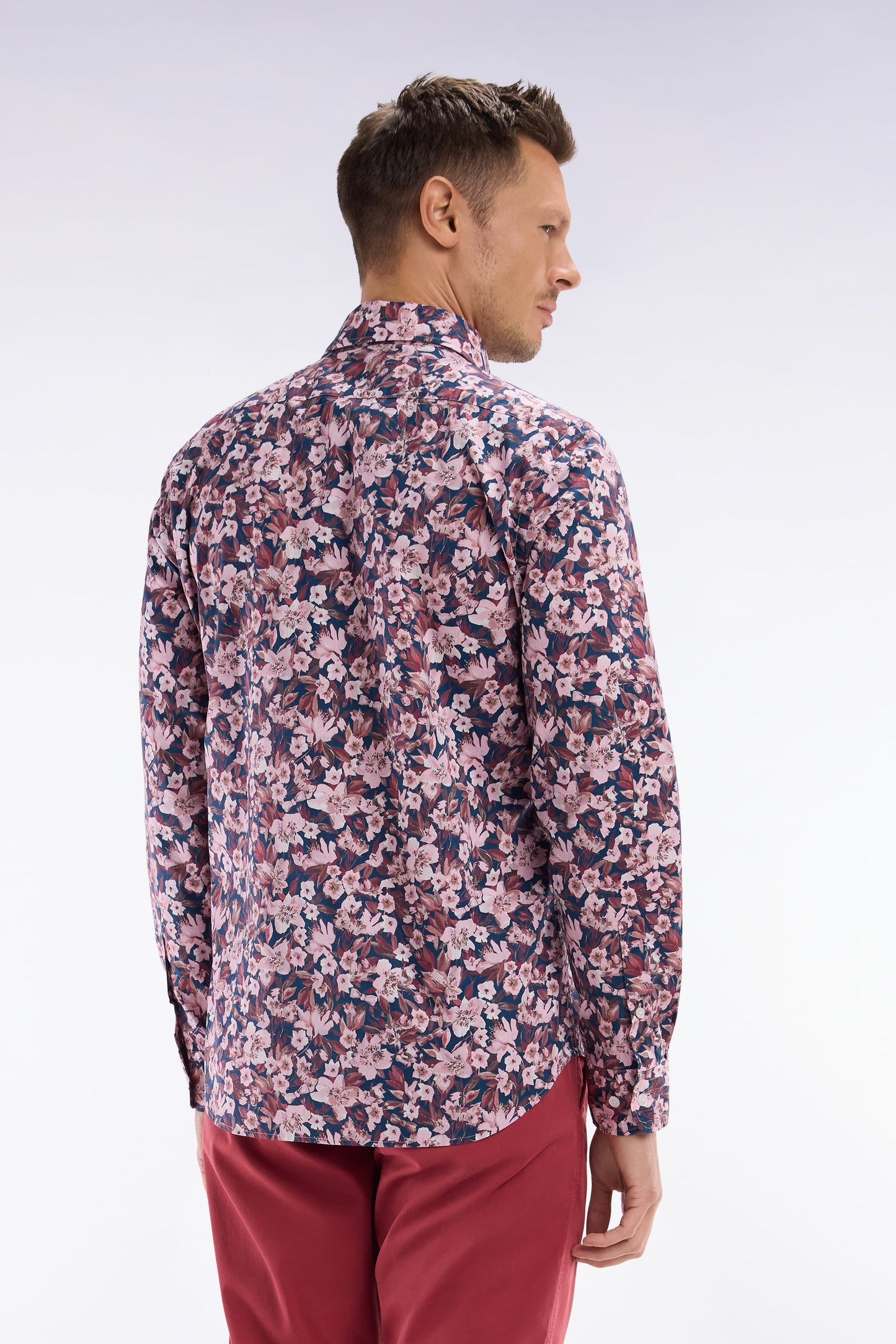 Chemise en popeline de coton à imprimé floral bordeaux coupe droite