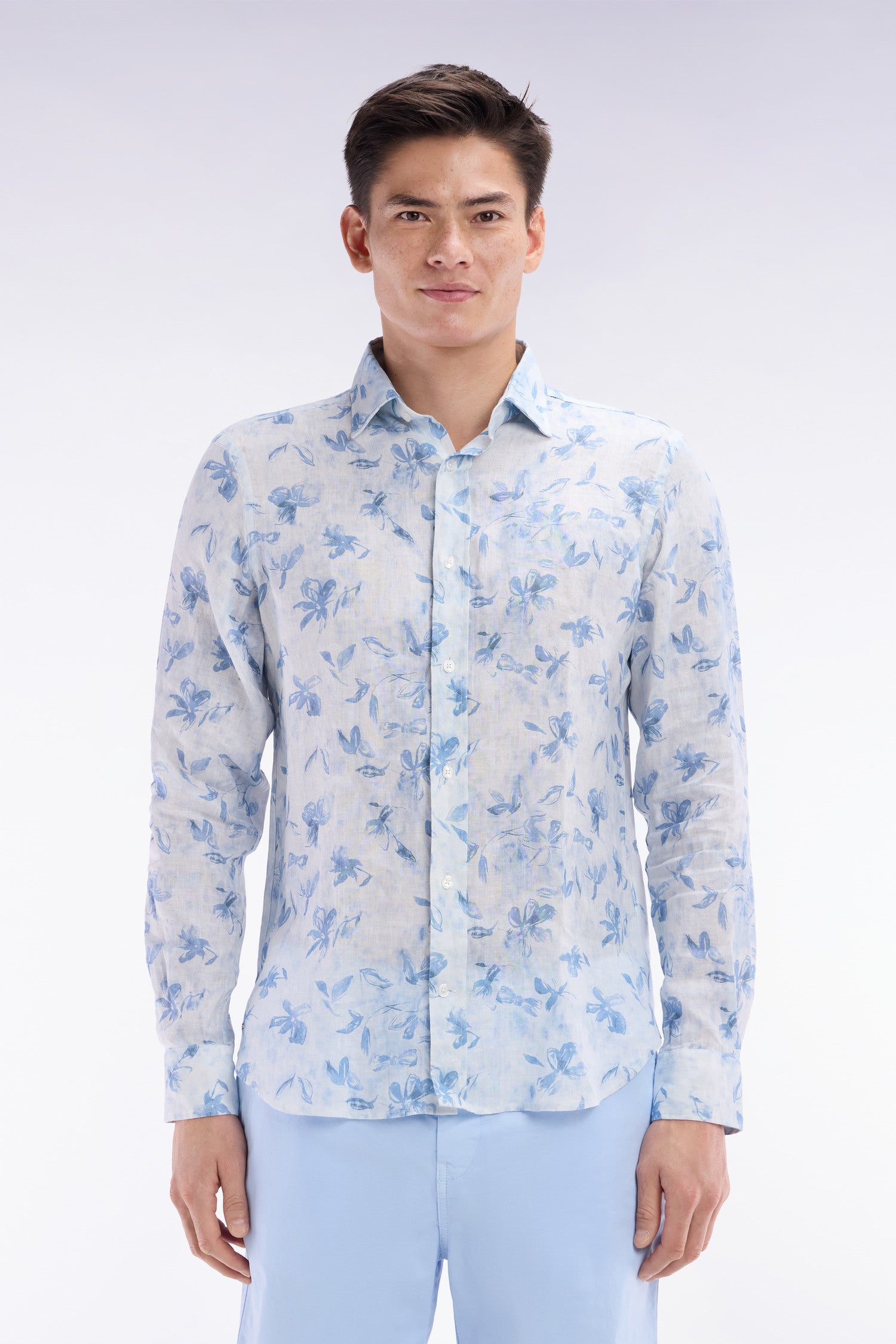 Chemise en lin ciel à imprimé floral coupe ajustée