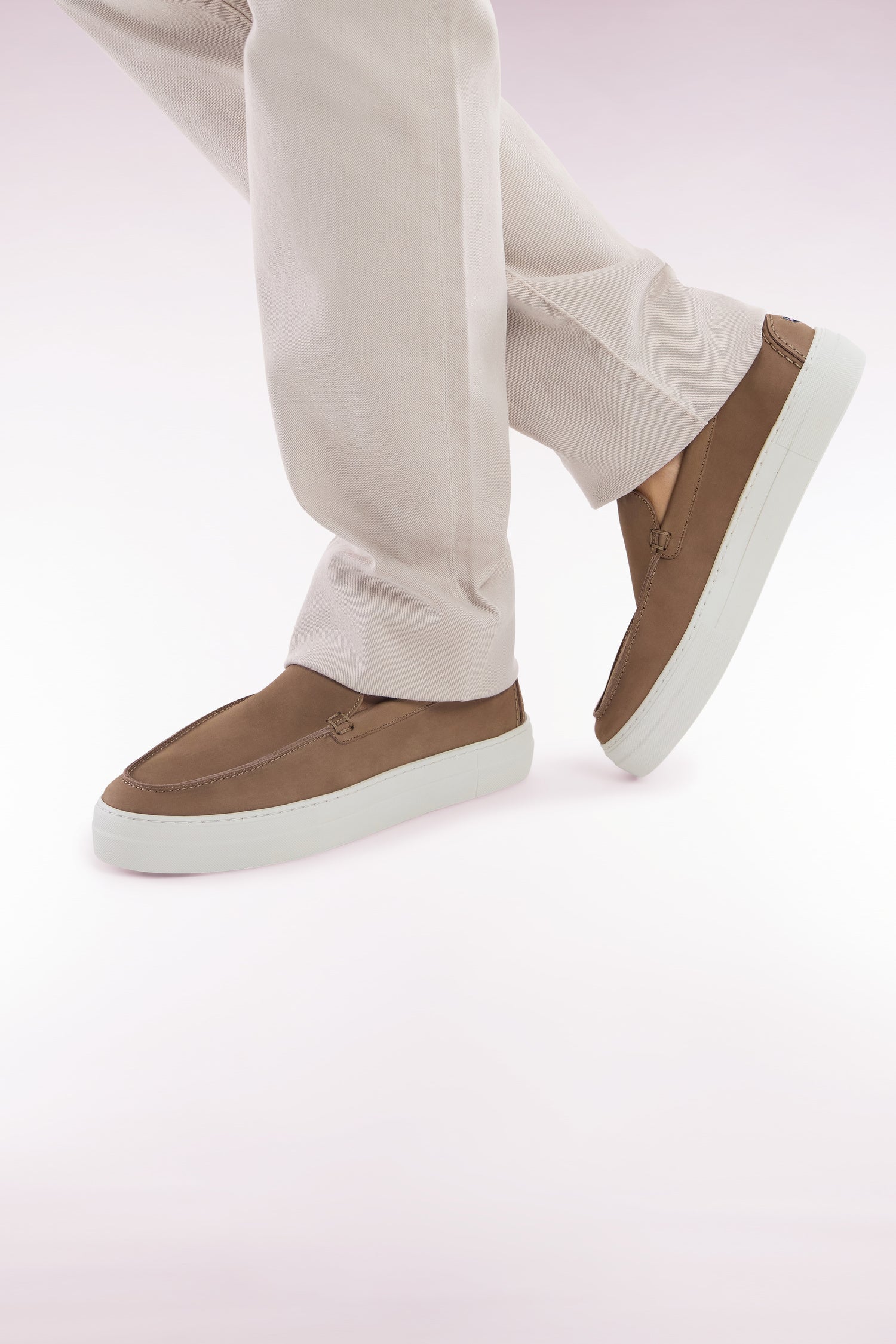 Mocassins à semelles sneakers en cuir suédé camel