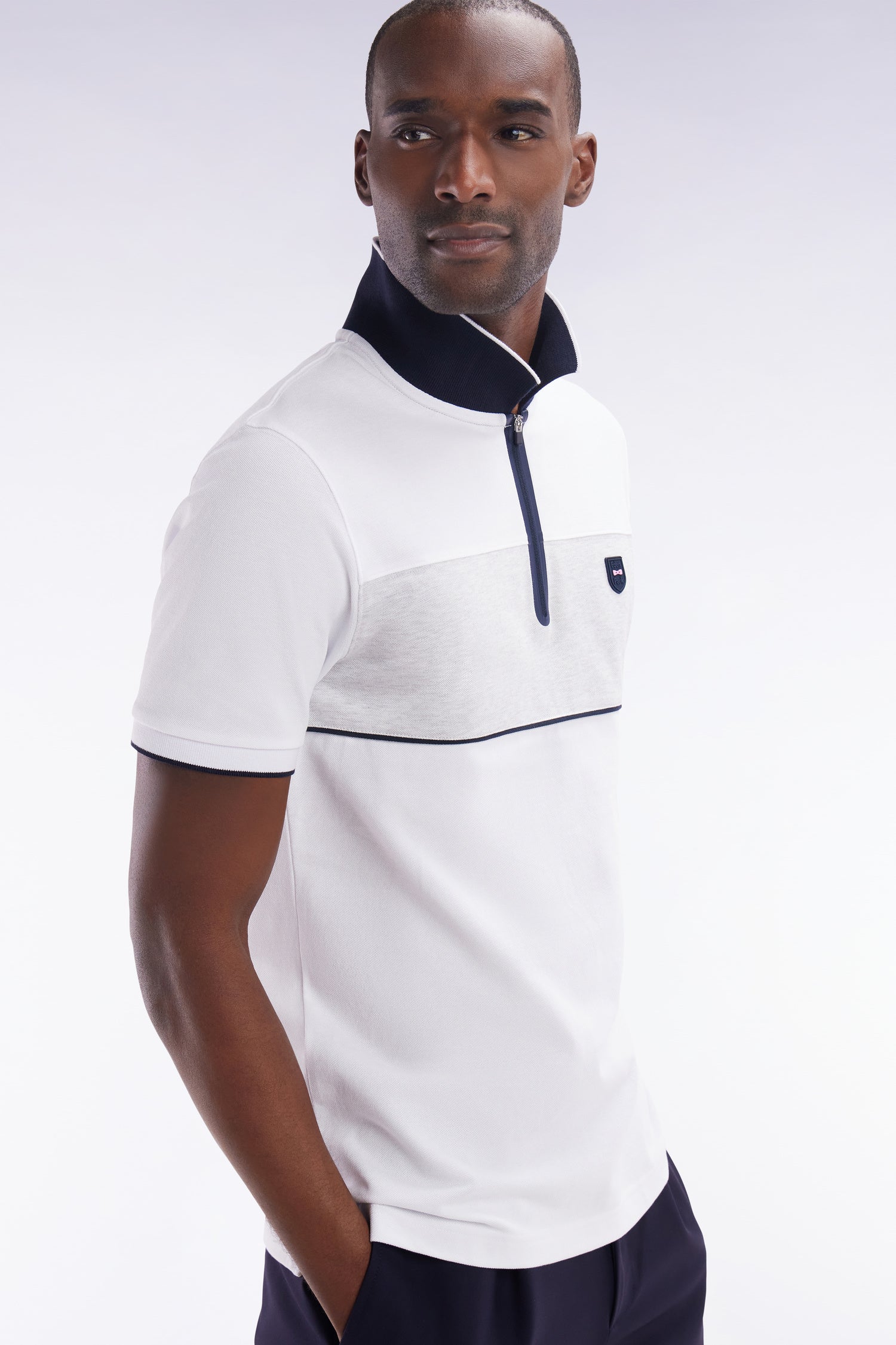 Polo à manches courtes en piqué de coton chiné stretch blanc détails contrastés coupe ajustée