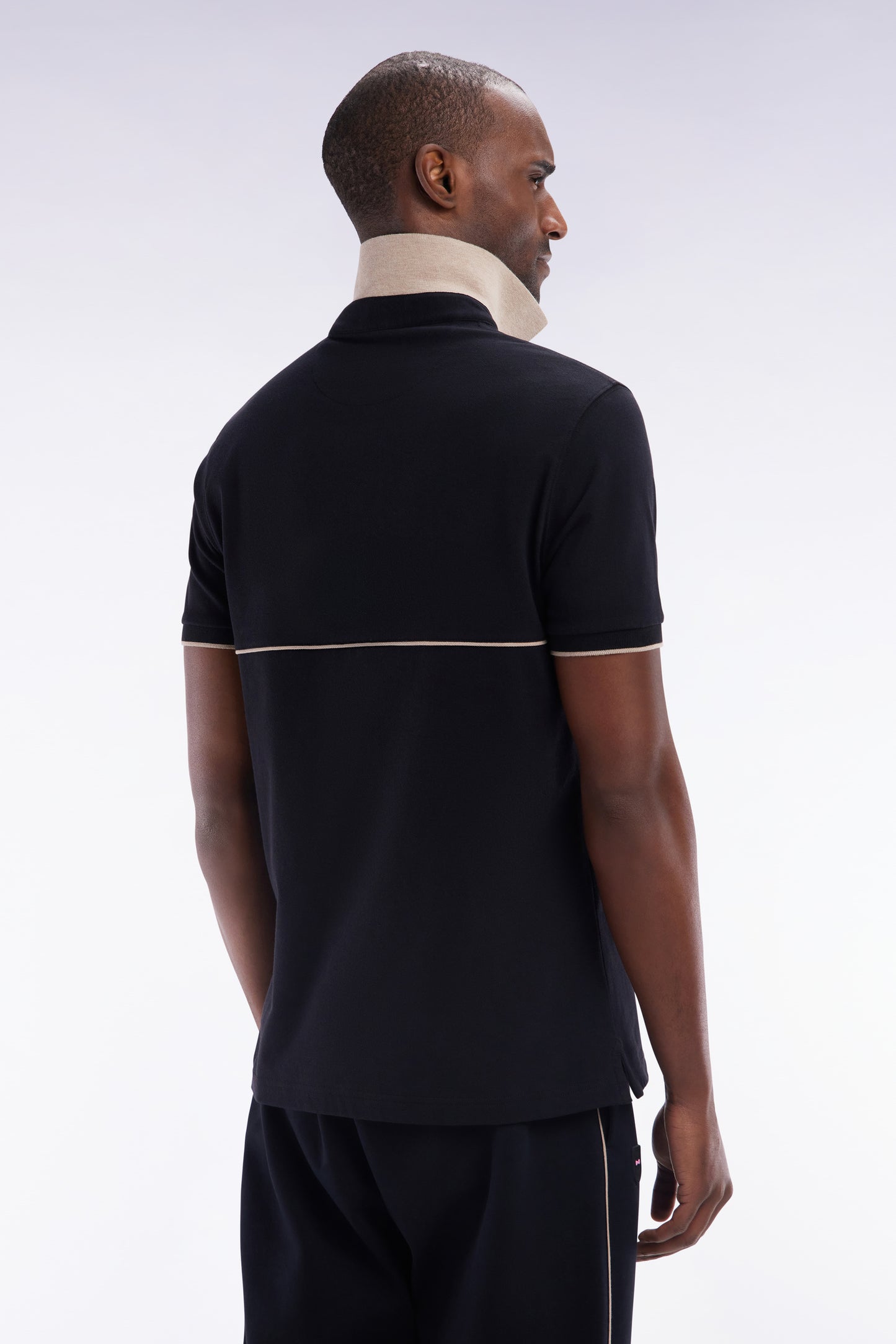 Polo à manches courtes en coton stretch bicolore noir coupe ajustée