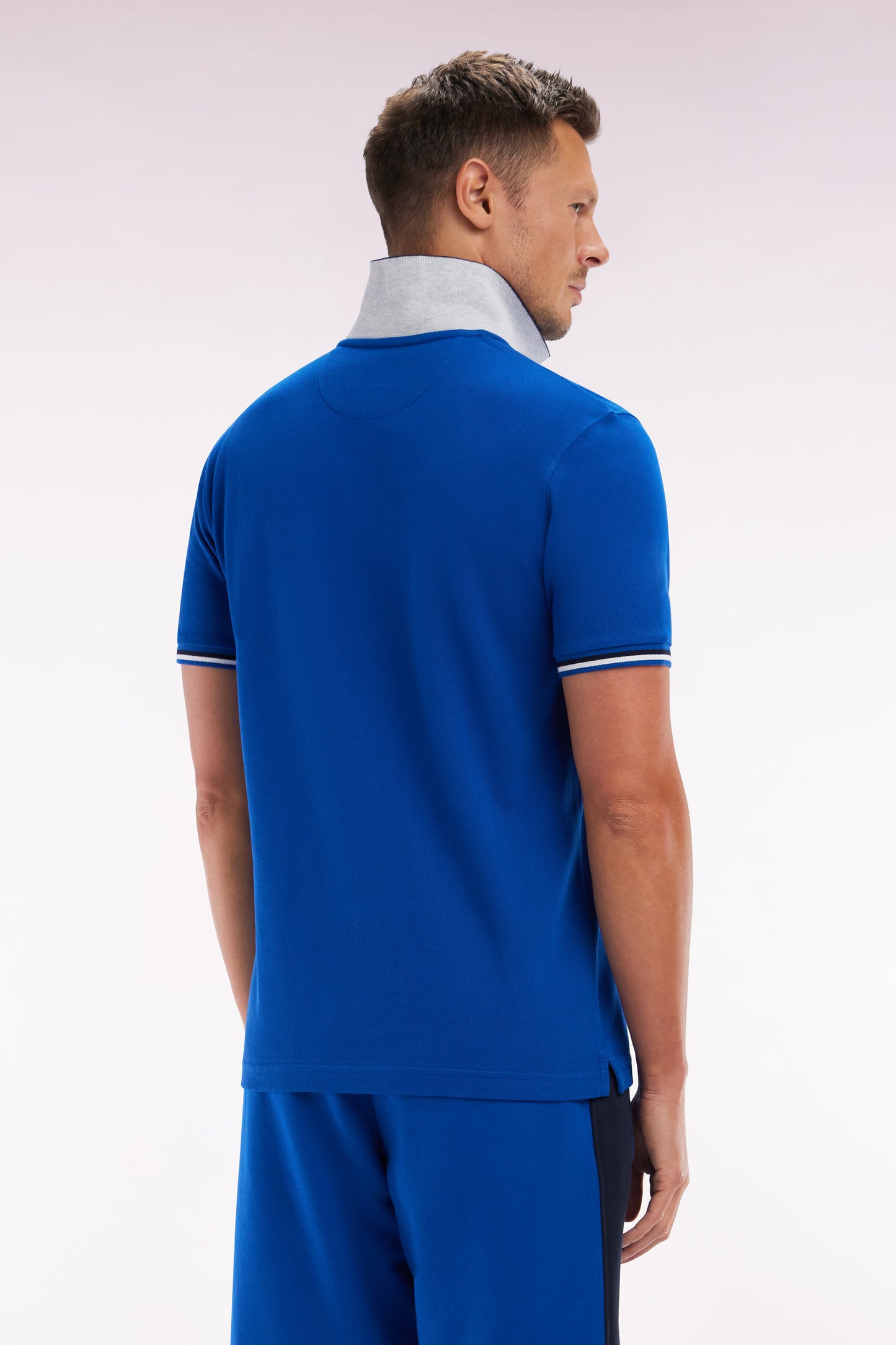 Polo à manches courtes en coton bleu col contrasté coupe droite