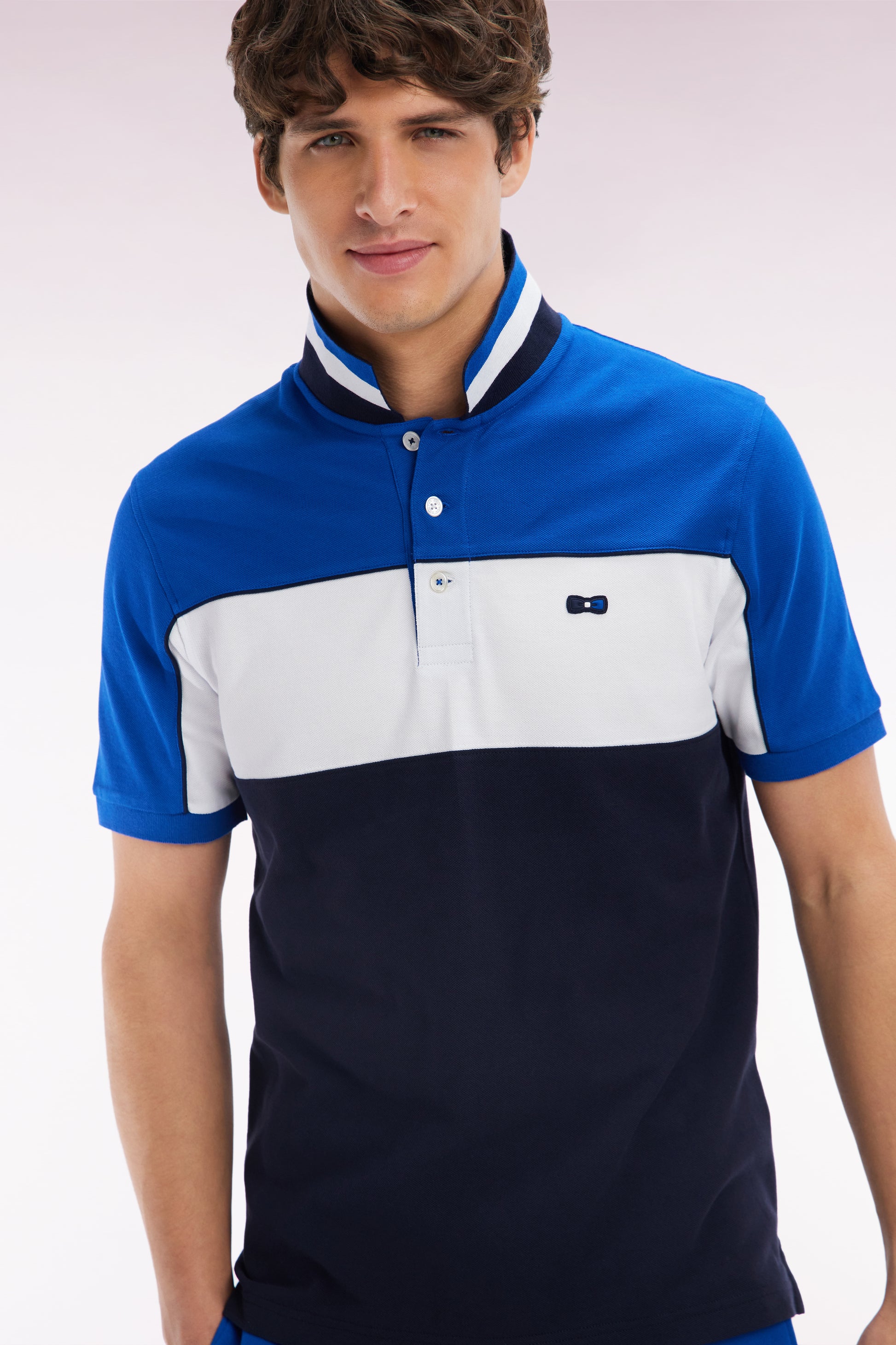 Polo à manches courtes en coton tricolore bleu dessous de col rayé coupe droite