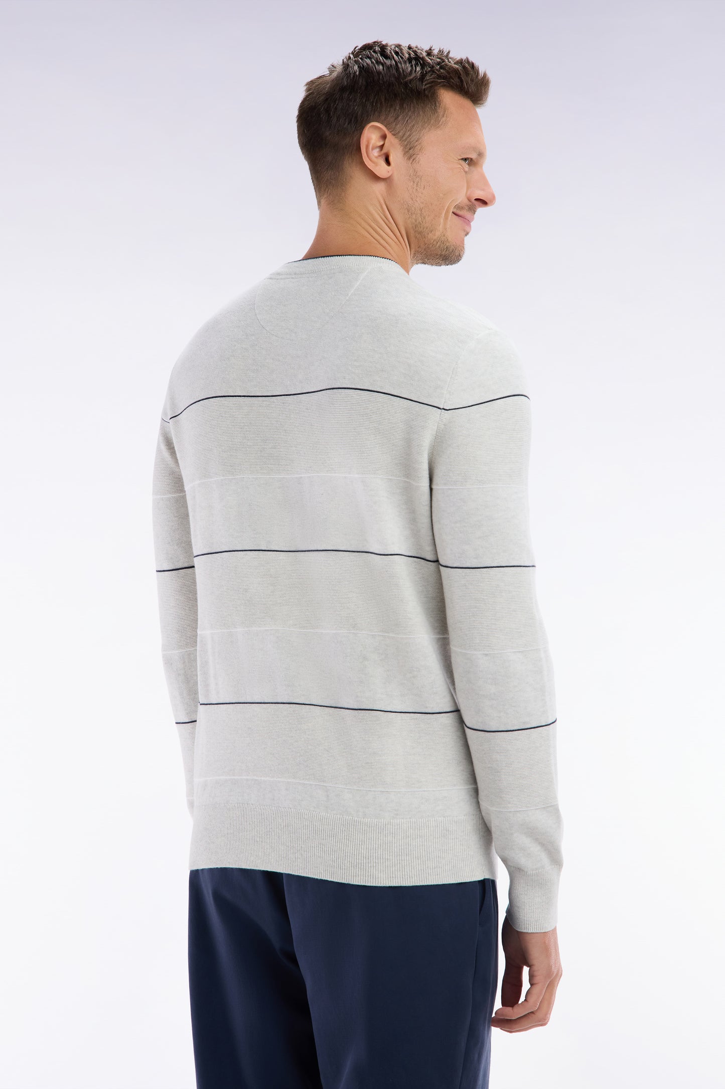 Pull col rond cerclé en coton gris