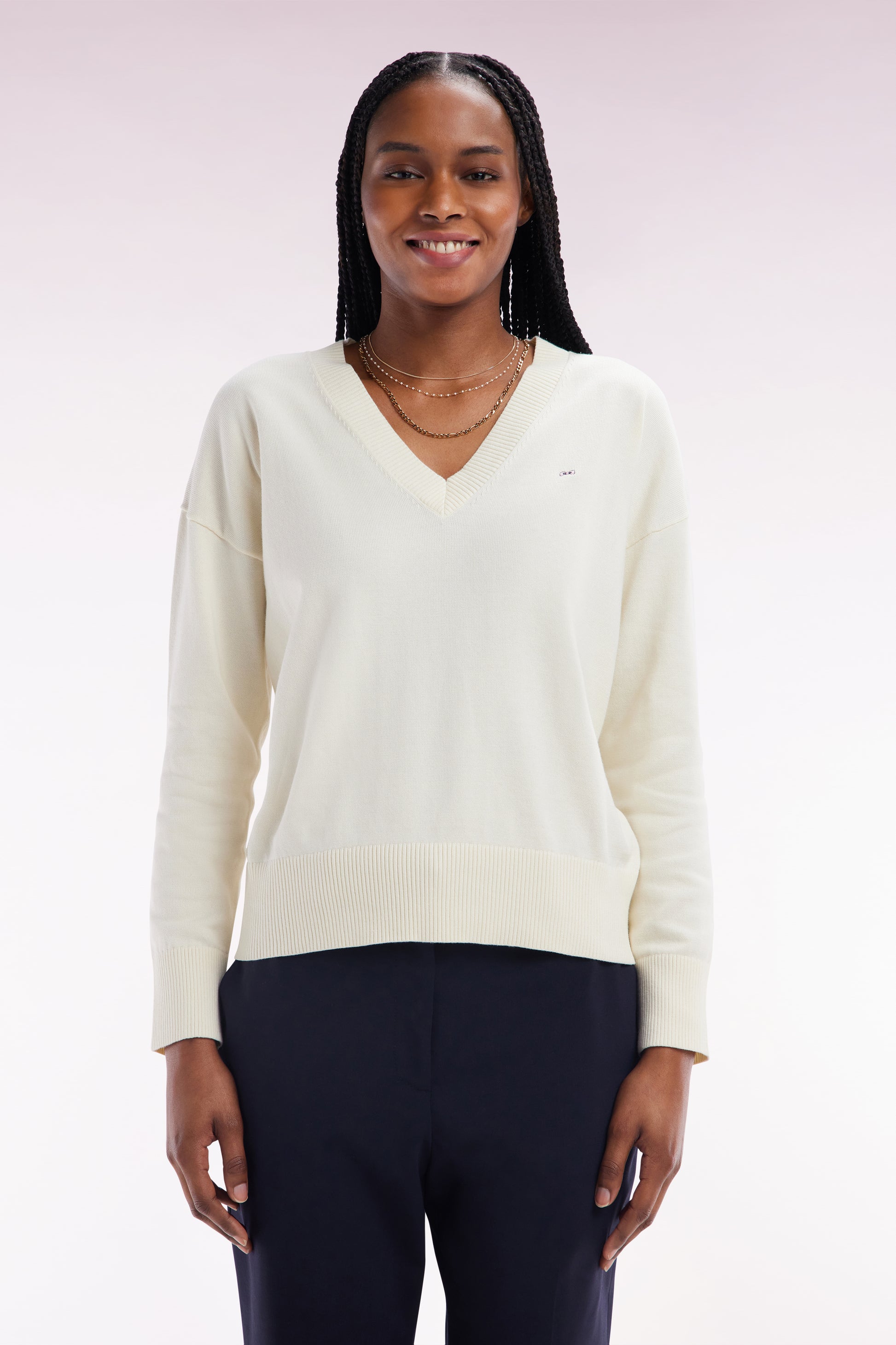 Pull col V en coton beige coupe décontractée