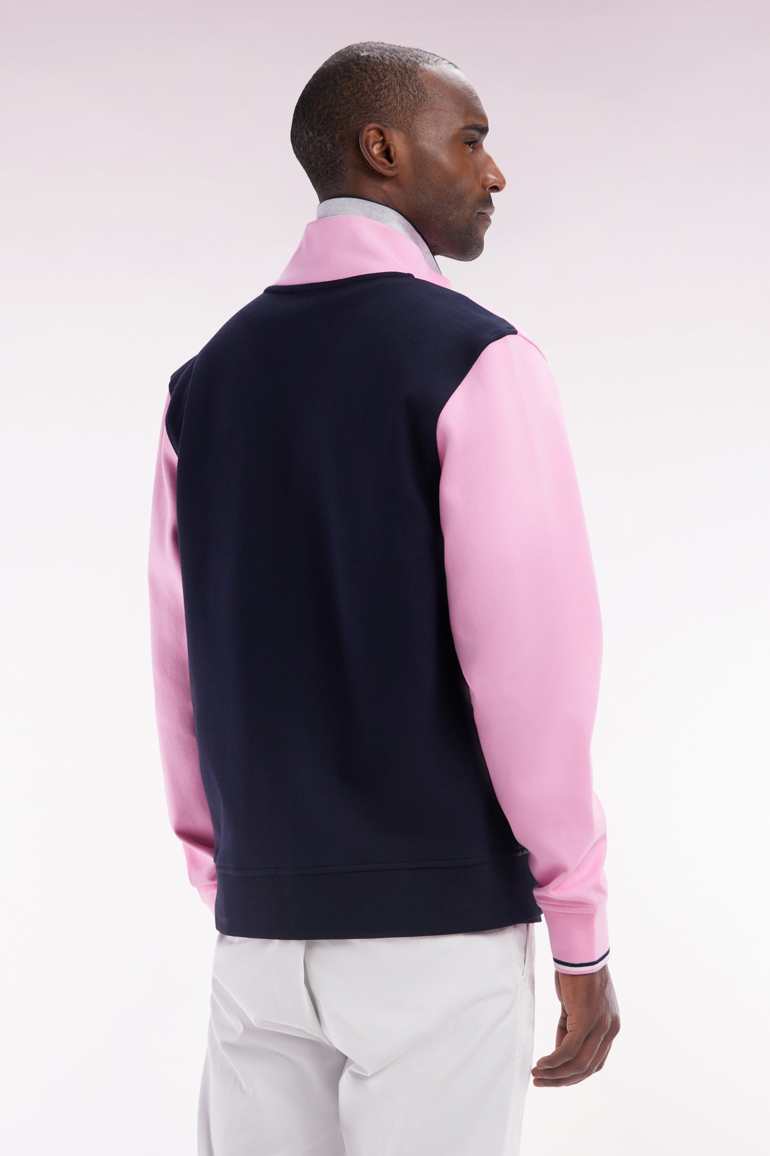 Sweatshirt zippé bimatière en molleton coton stretch rose parmenture matelassée coupe droite