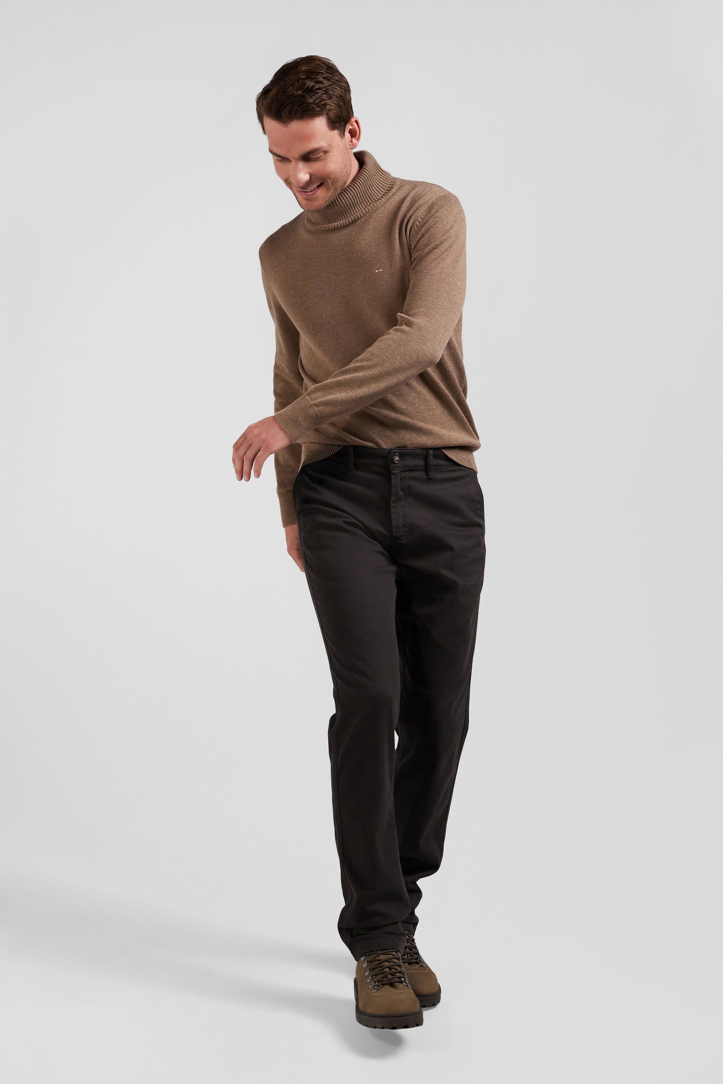 Pantalon chino en piqué de coton stretch et modal brun coupe Regular