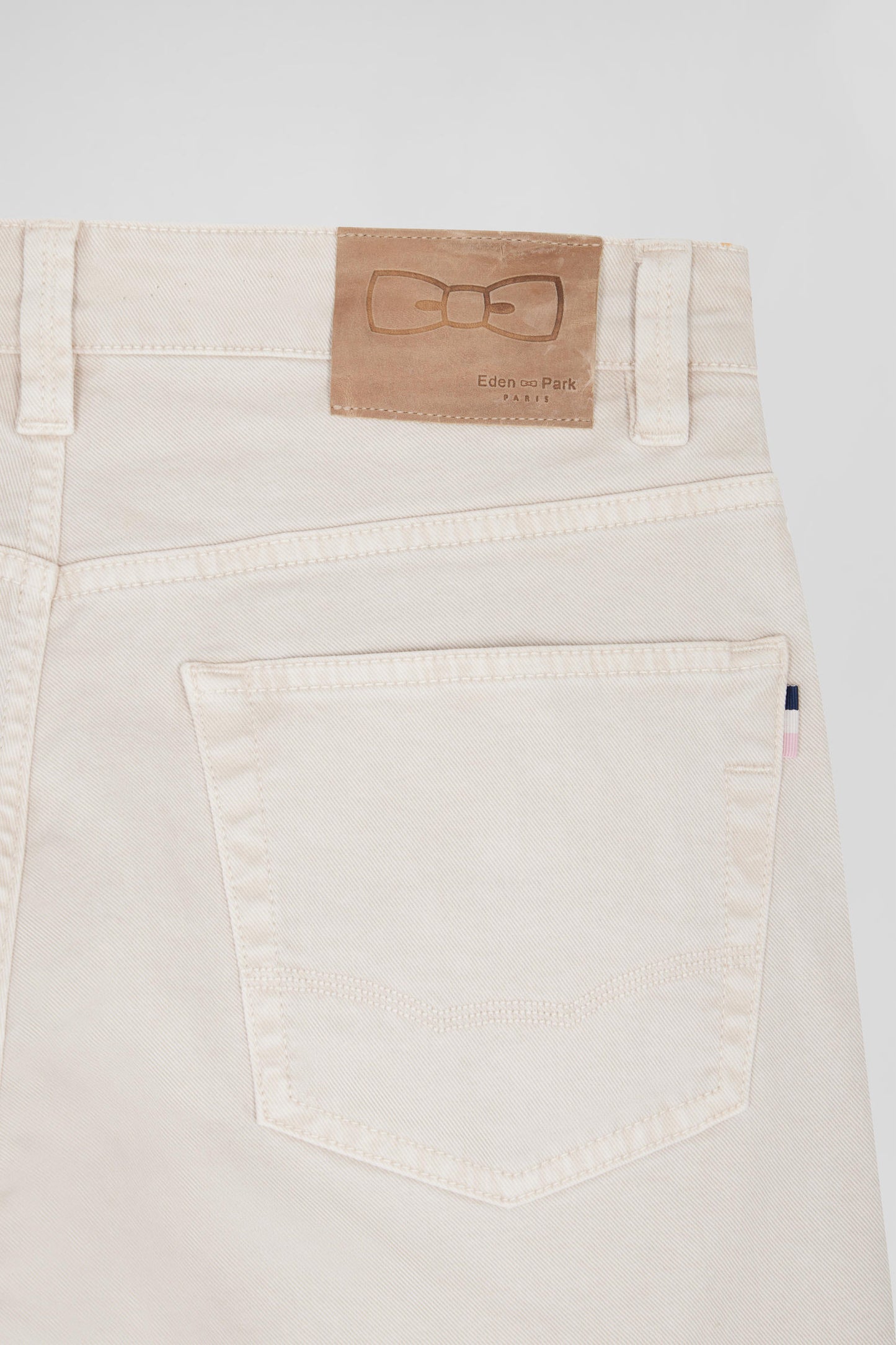 Pantalon 5 poches en coton stretch écru coupe Regular