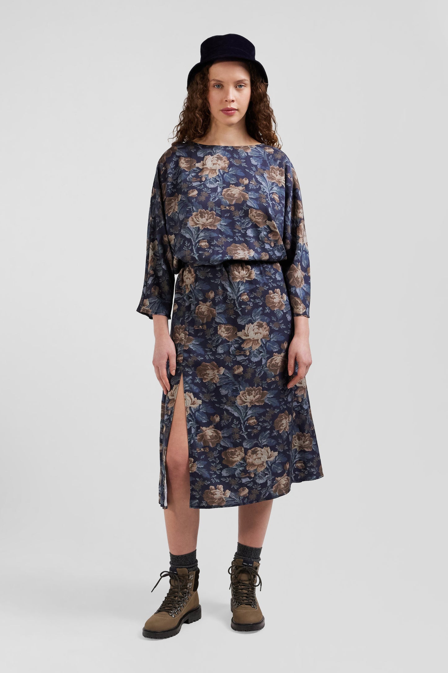 Robe en lyocell bleu marine manches longues à imprimé floral