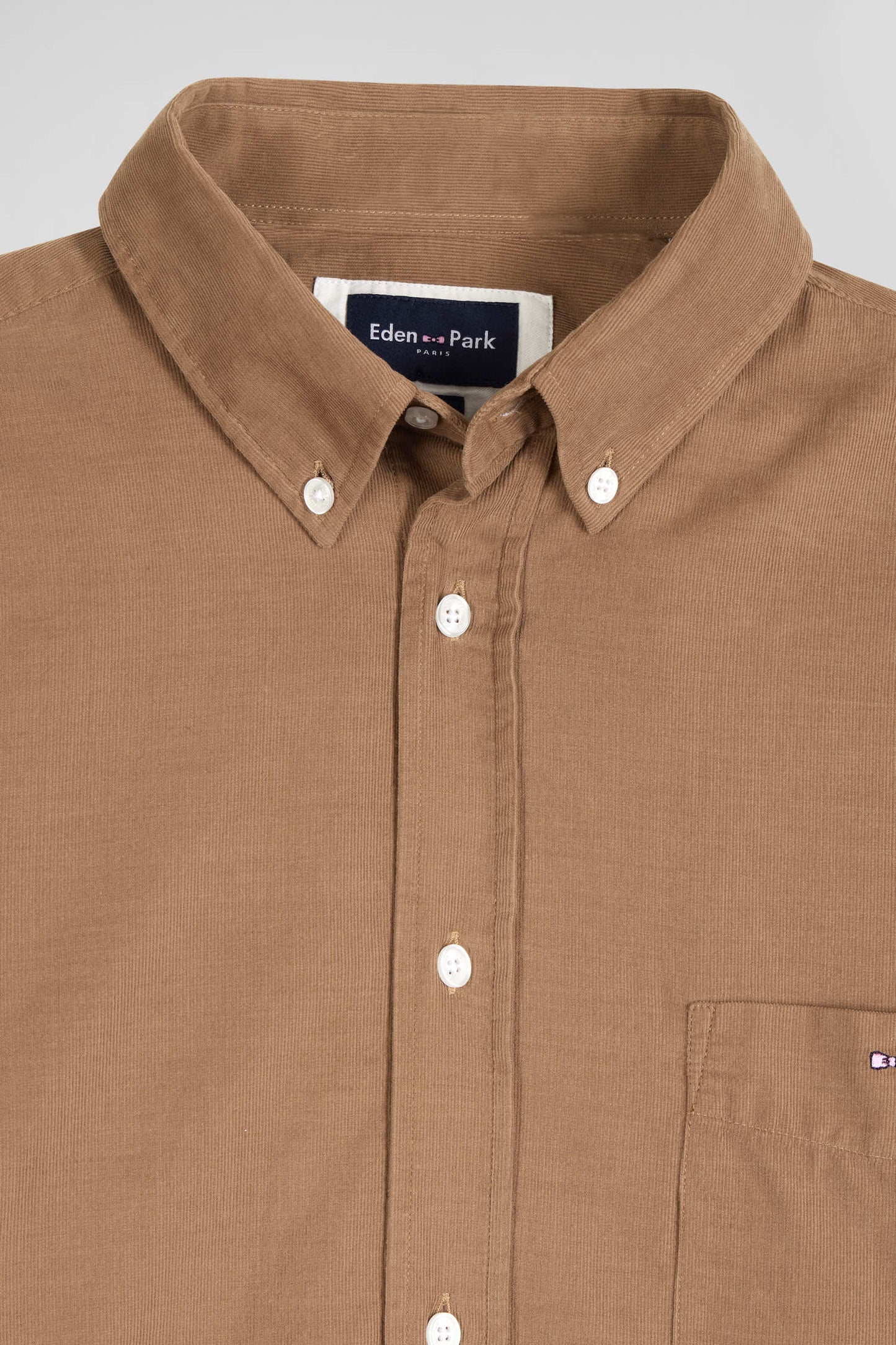 Chemise en coton uni camel col boutonné et poche poitrine coupe Regular