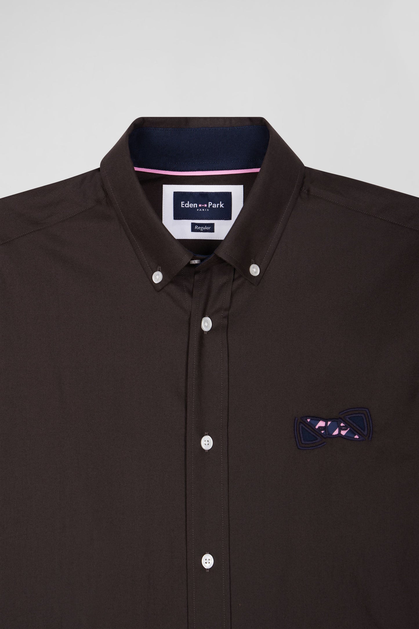 Chemise en oxford de coton marron et marine broderie cerclée N°10 coupe Regular