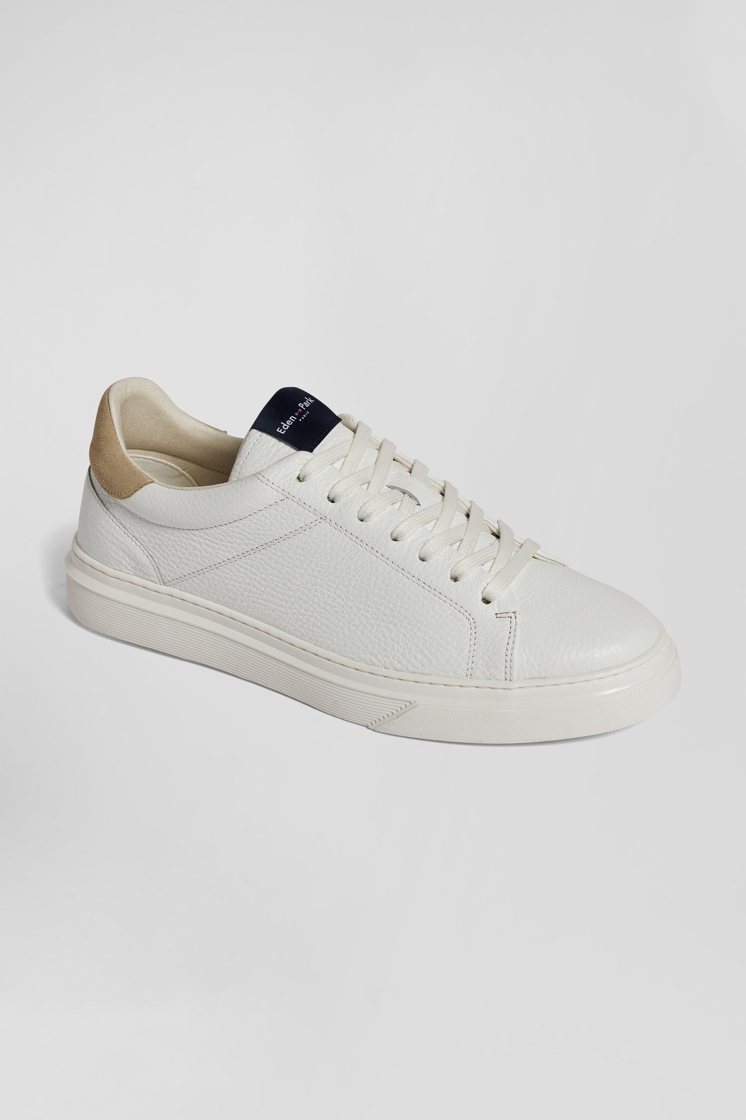 Paire de baskets basses en cuir blanc