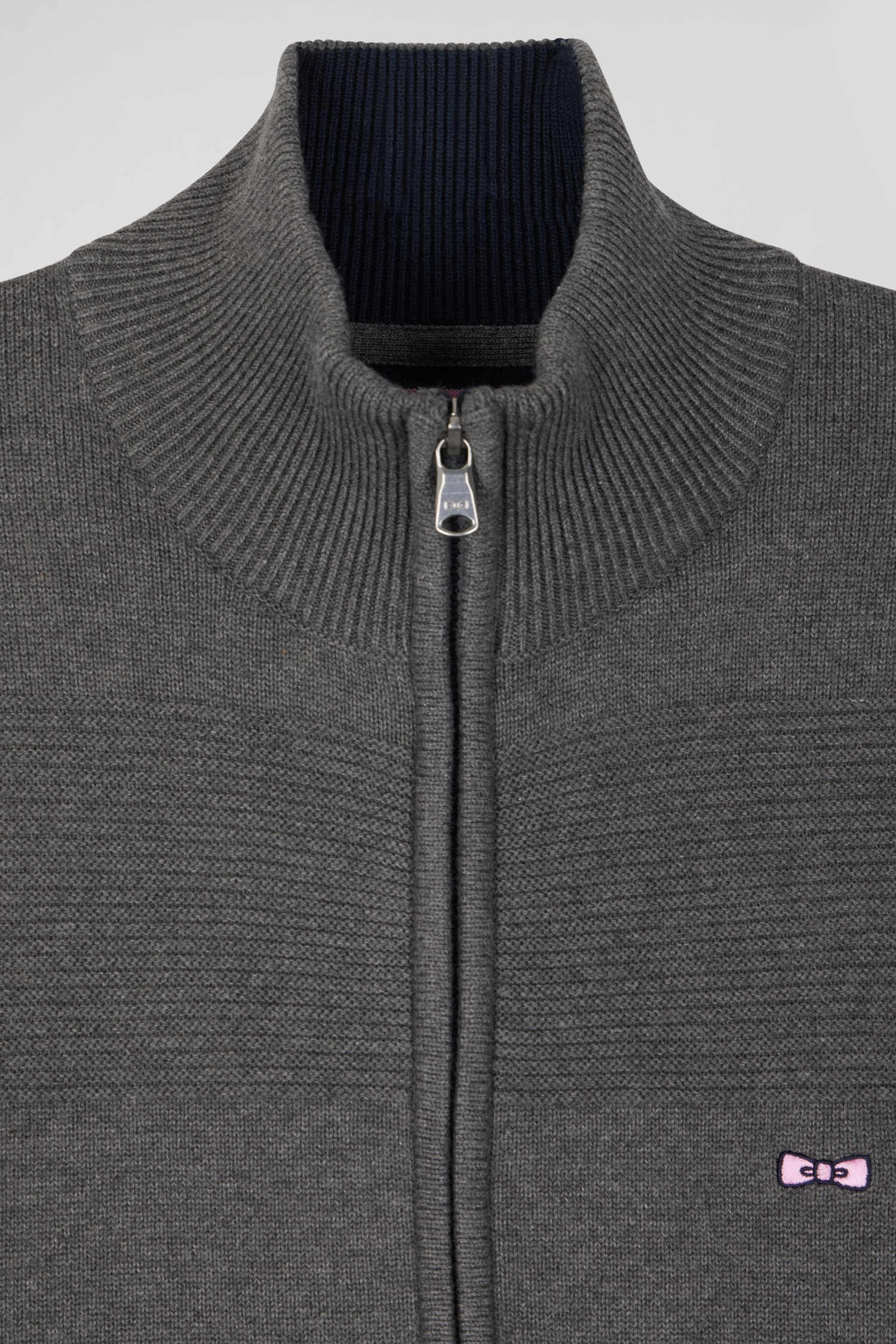 Cardigan zippé en coton uni gris à jeu de maille