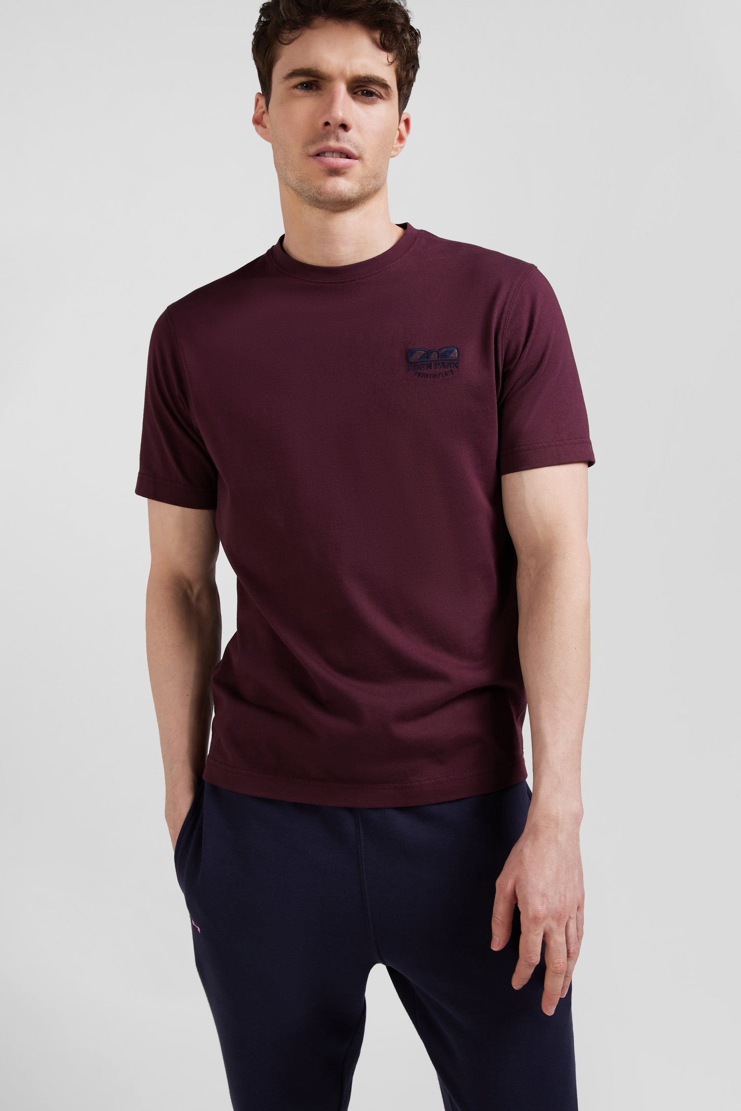 T-shirt manches courtes bordeaux emblème tissu cravate coupe Regular