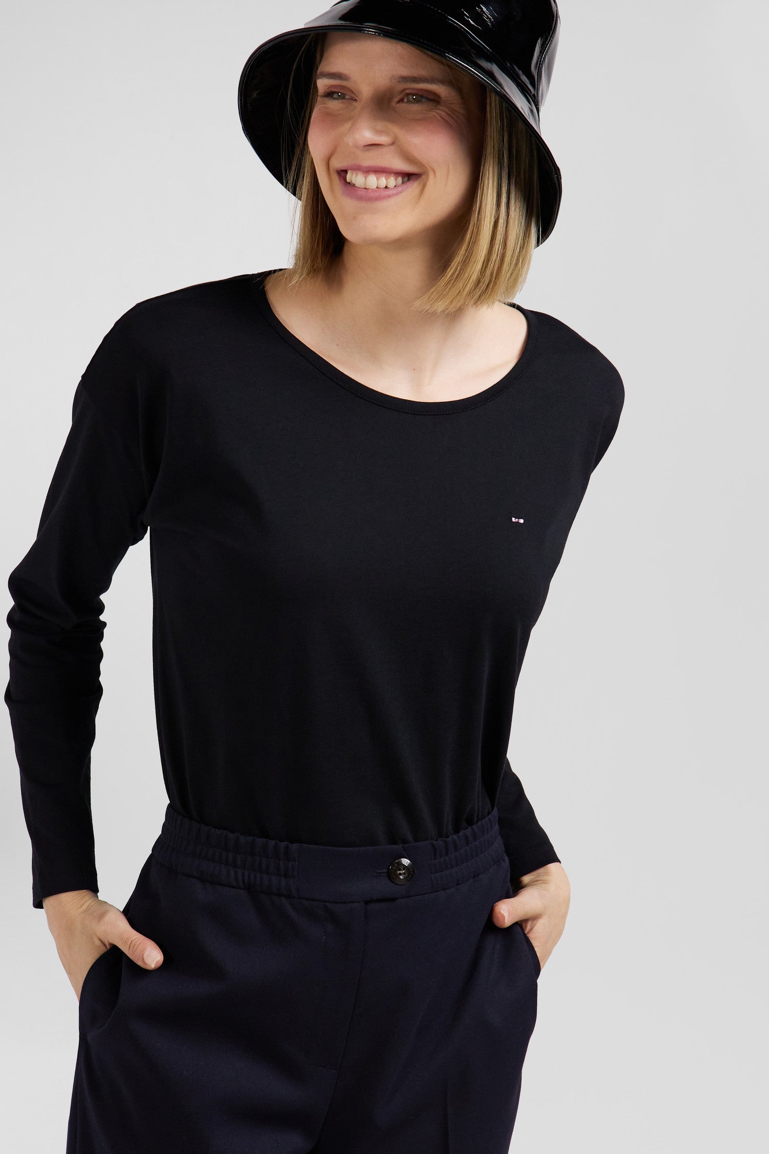 Long-sleeved round-neck t-shirt in black cotton