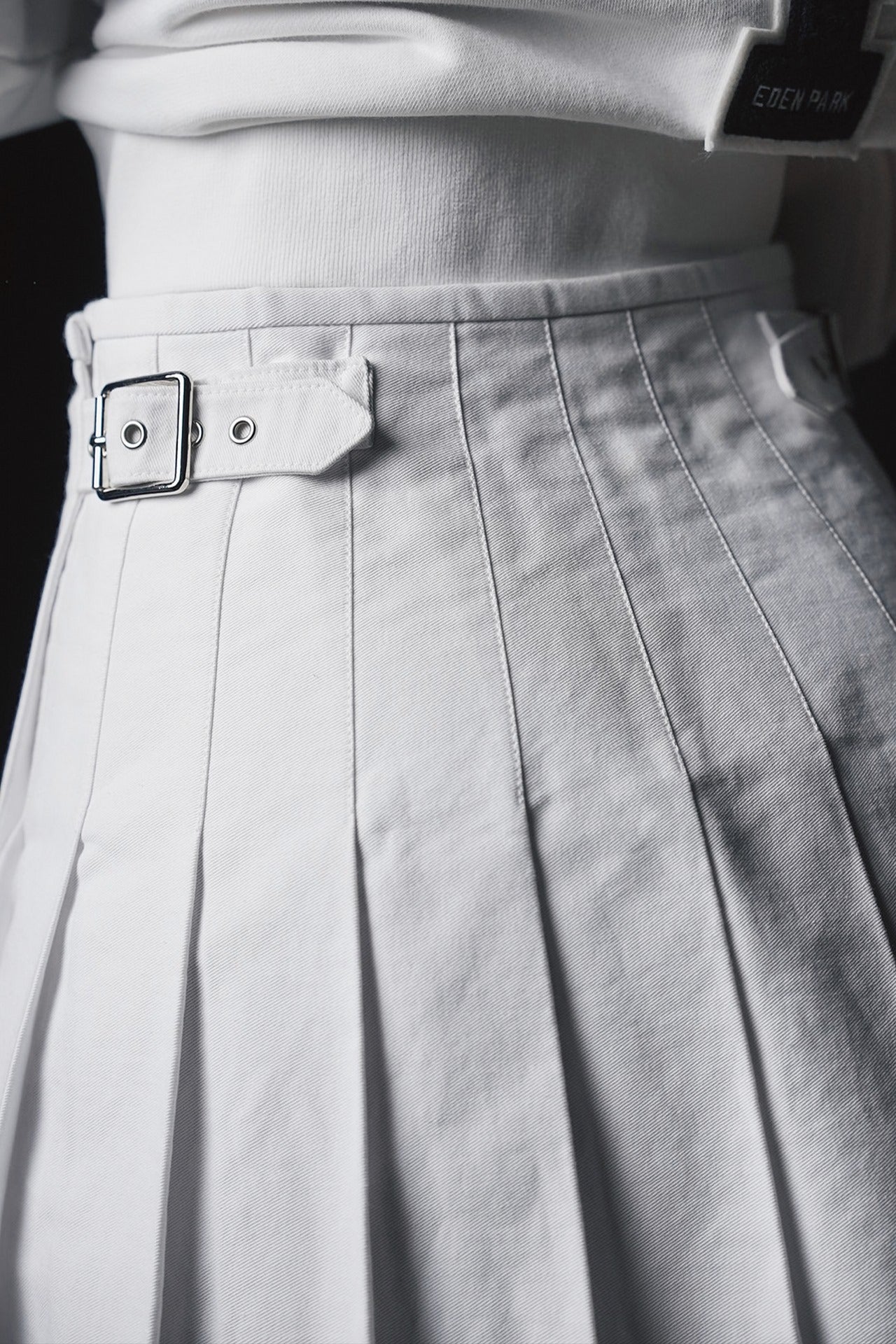 Jupe kilt plissée blanche à galon rayé Pap'atelier