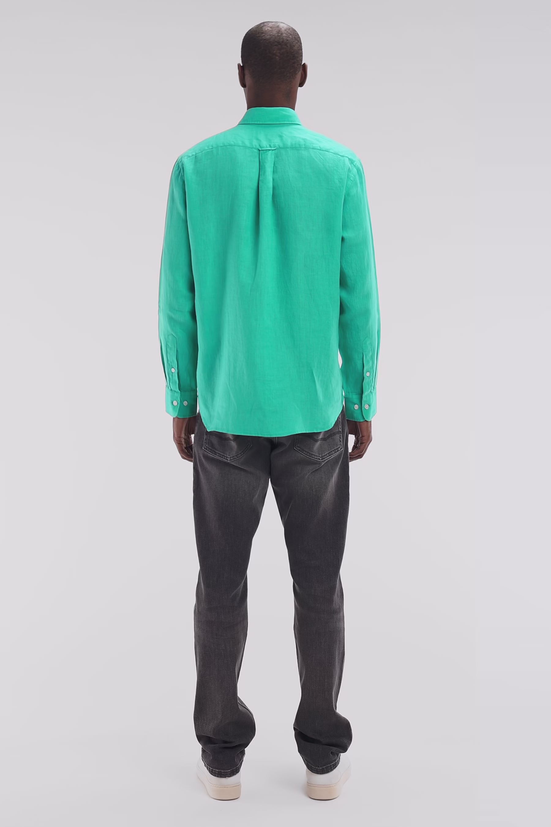 Chemise en lin vert unie coupe droite