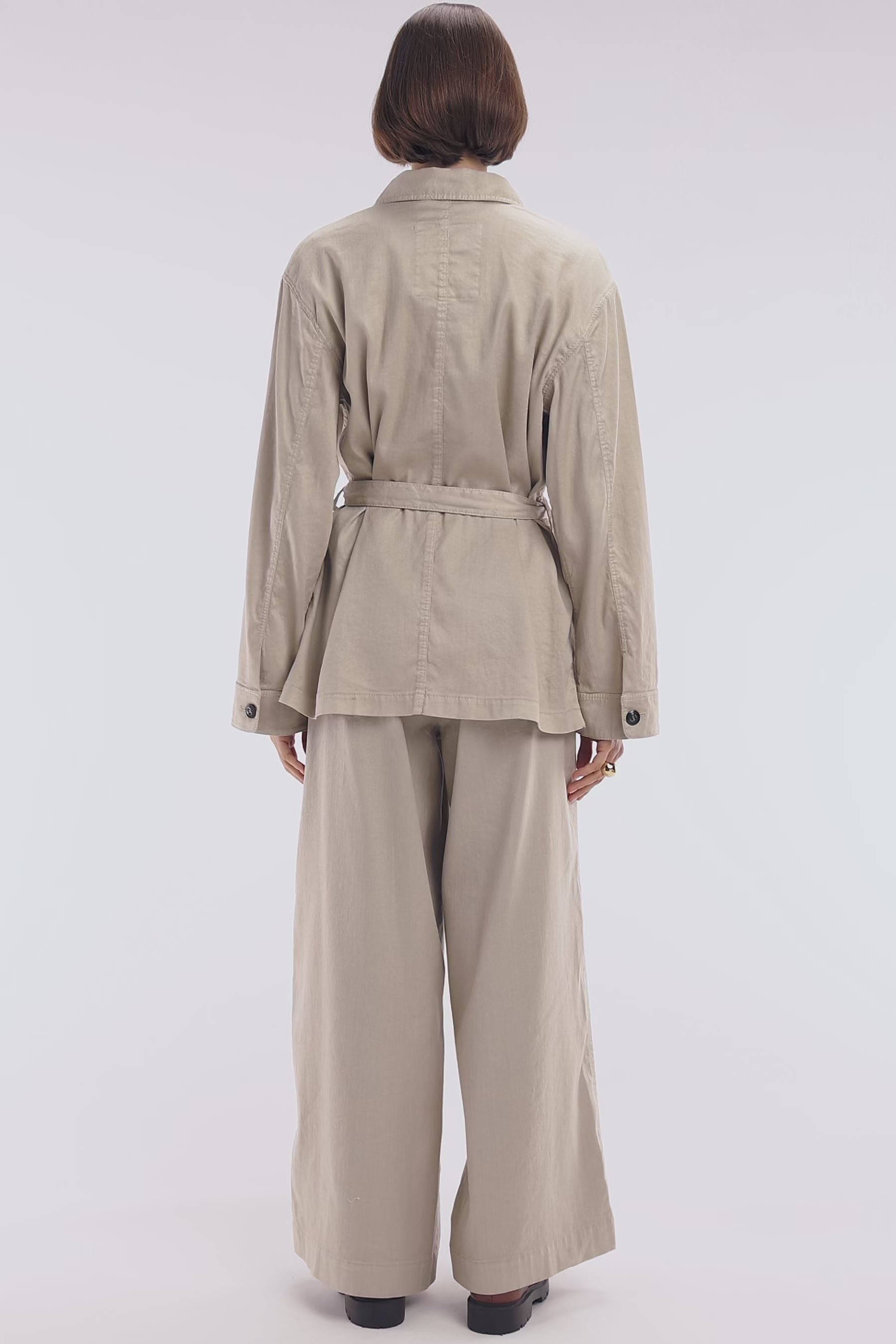 Surchemise ceinturée en lin et coton stretch beige coupe oversized