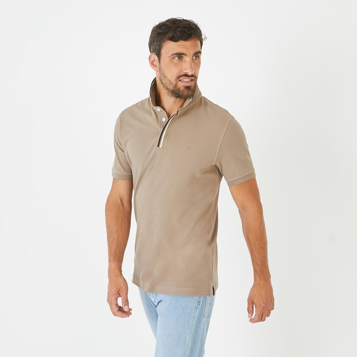 Polo beige en coton piqué à col rayé